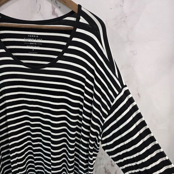 Torrid T Shirt Women 3 3X Black White Striped Tee Top Long Tunic Tie Knot Super - Picture 9 of 10